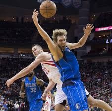 曼联逆境重生：十人应战下的3-2逆转胜利，转折点何在？